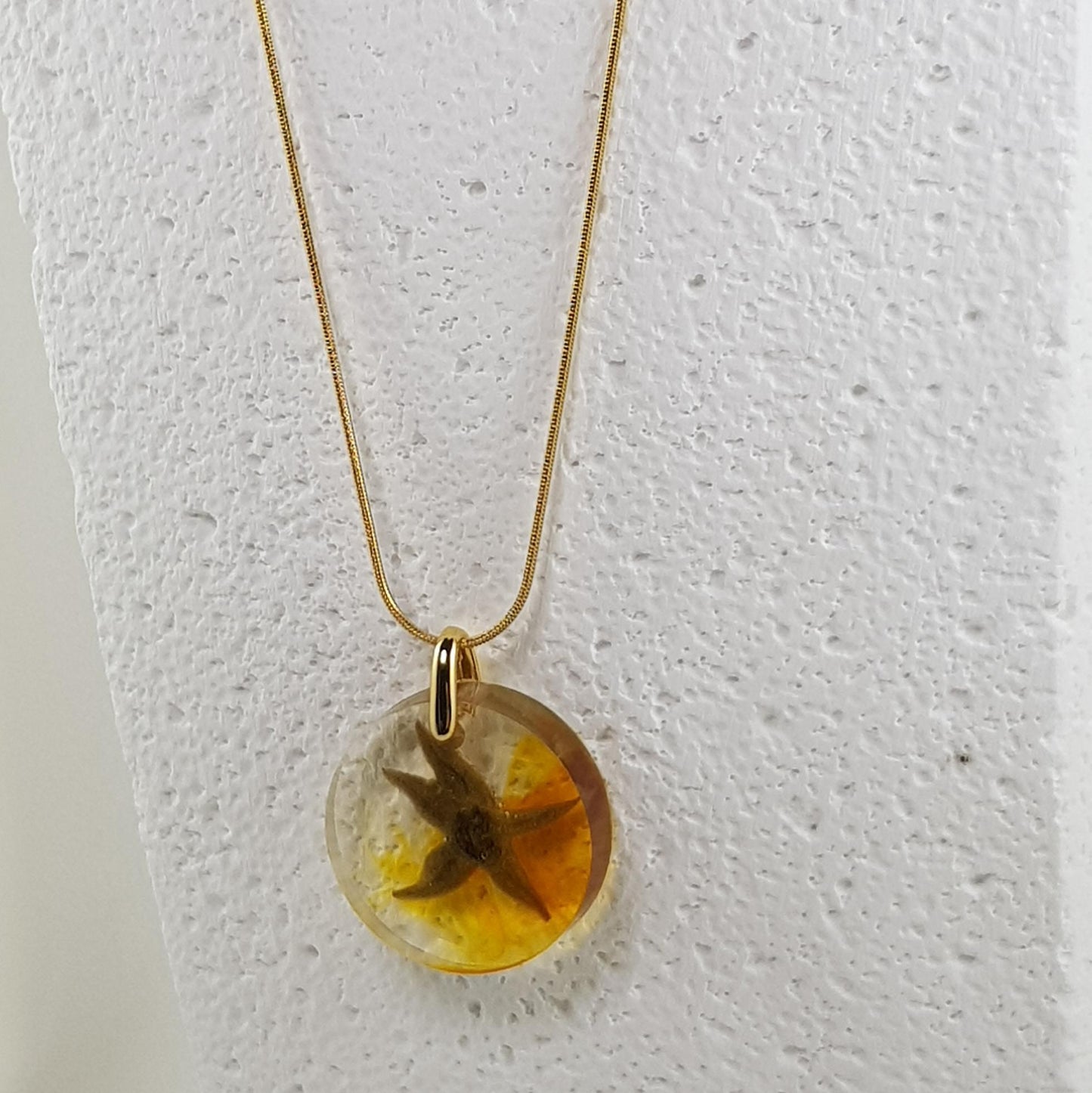 Collier pendentif étoile de mer or léopard en résine, bijou fantaisie marine doré artisanal