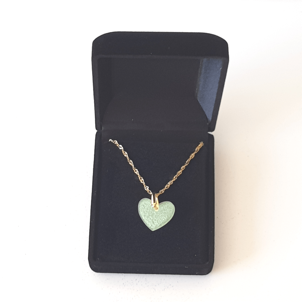 Collier coeur vert pale