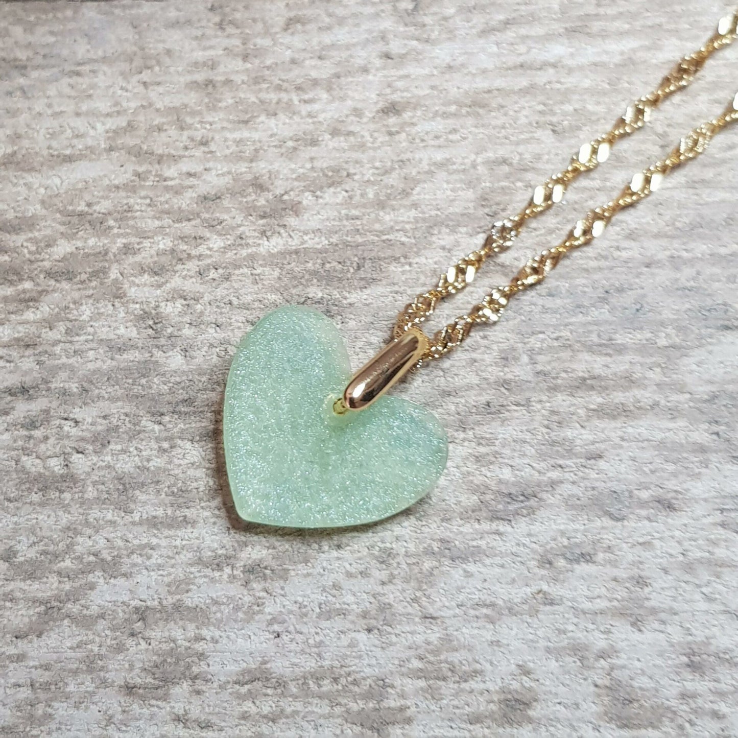 Collier coeur vert pale