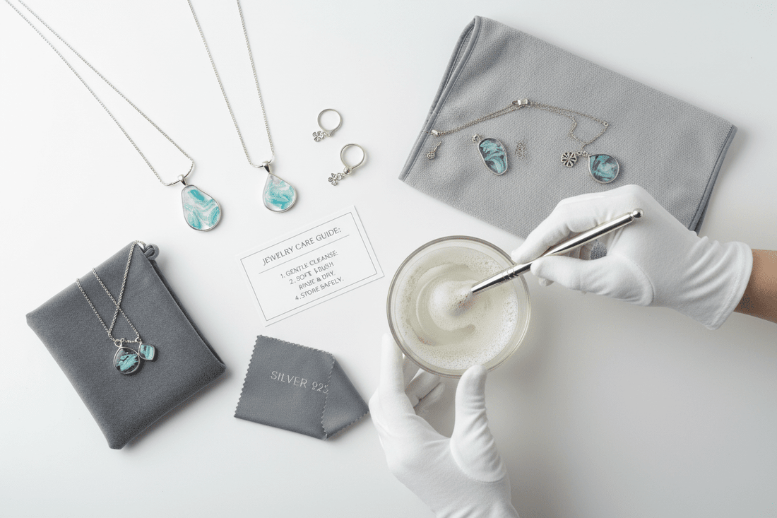 Guide d'entretien des bijoux en résine et argent 925 - nettoyage délicat et conservation pour bijouterie artisanale française