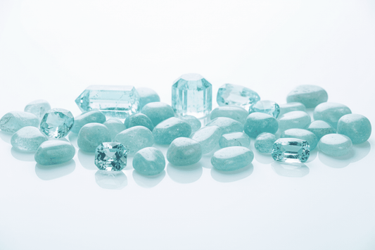 Aigue-marine naturelle bleu clair - béryl transparent couleur eau de mer pour bijouterie et lithothérapie sérénité