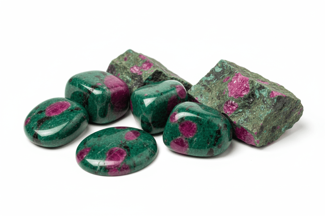 Rubis zoïsite naturel - anyolite vert avec cristaux de rubis rouge pour bijouterie et lithothérapie vitalité passion