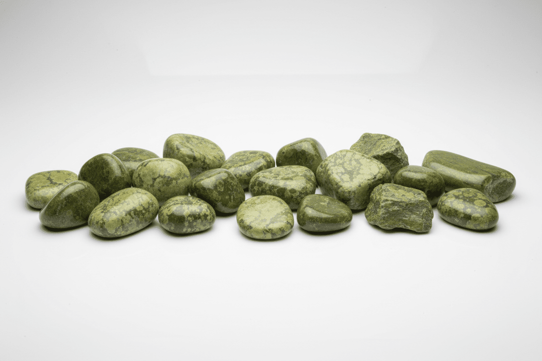 Serpentine naturelle vert olive - pierre aux motifs serpentins pour bijouterie et lithothérapie régénération