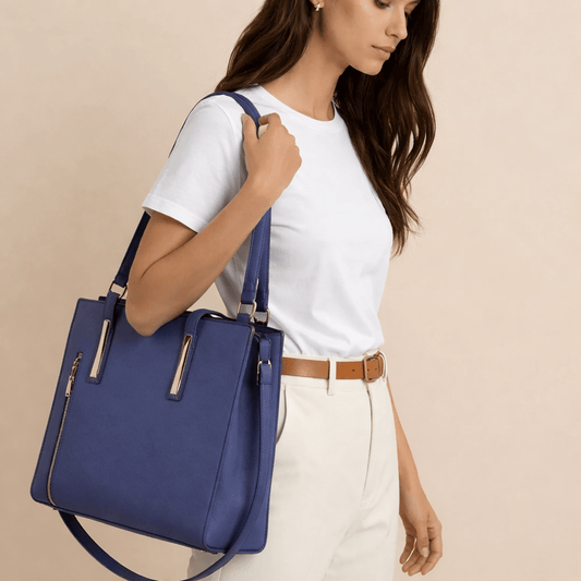 Sac pochette bleu - Élégance raffinée avec cette pochette bleu en promotion exceptionnelle.