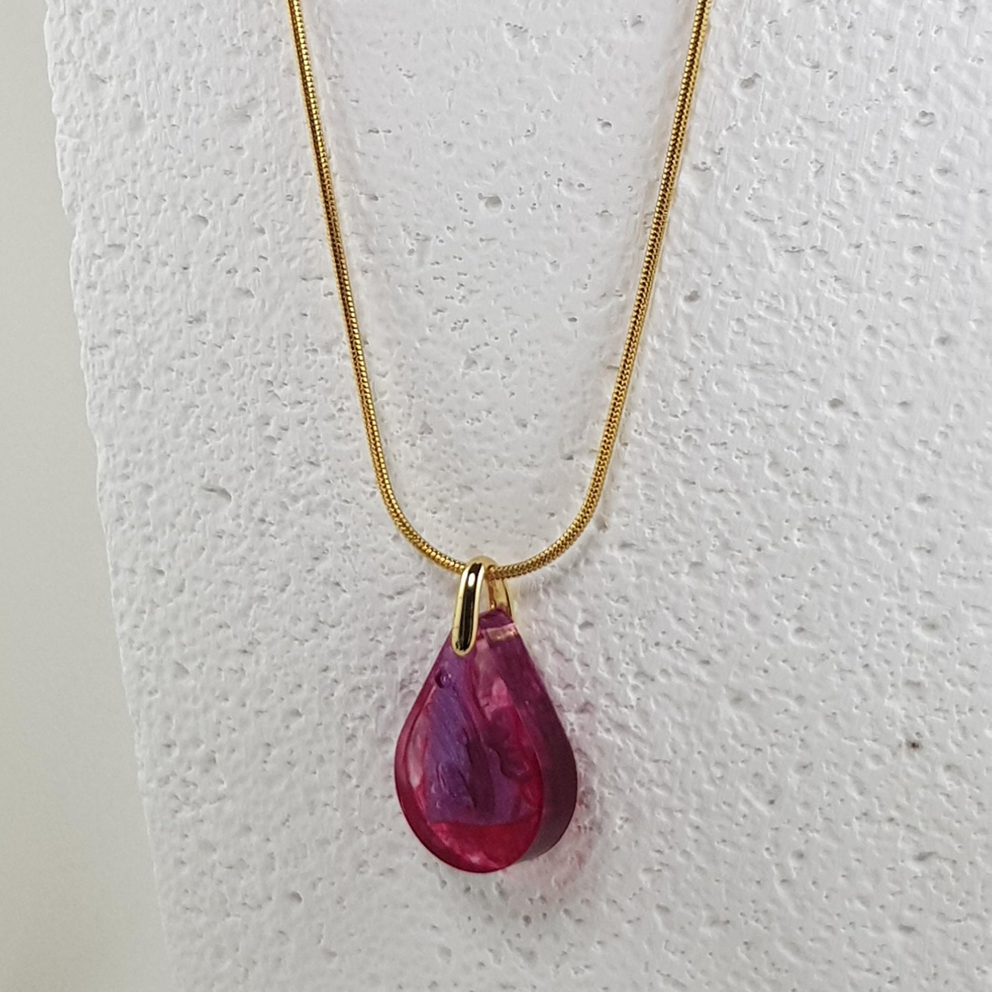 Collier Pendentif Poisson Discus Mauve en Résine - Bijou Fantaisie 