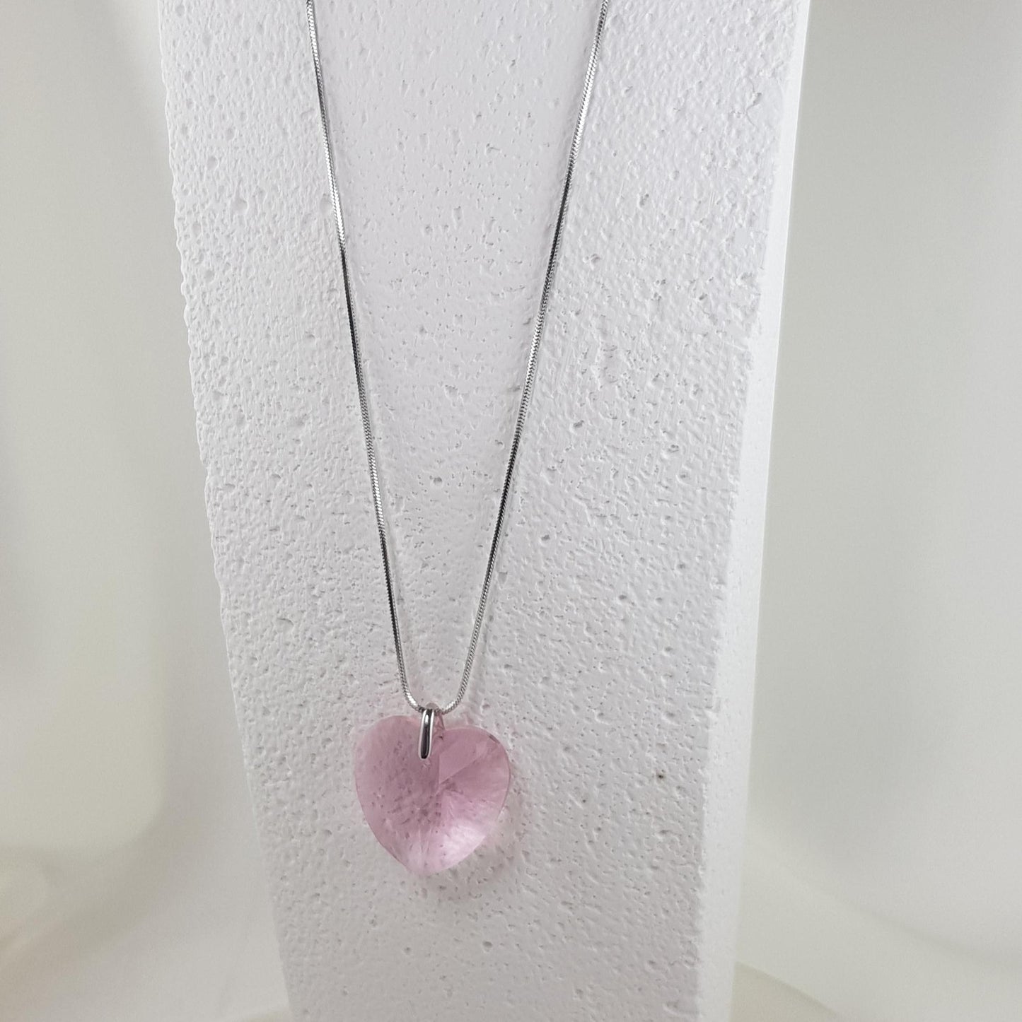 Collier Pendentif Cœur Rose en Cristal - Bijou Romantique Élégant - Les Secrets de Louisettecollier
