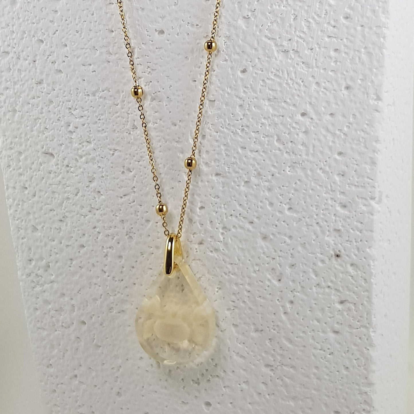 Collier pendentif étrille crabe blanc en résine, bijou fantaisie marine artisanal
