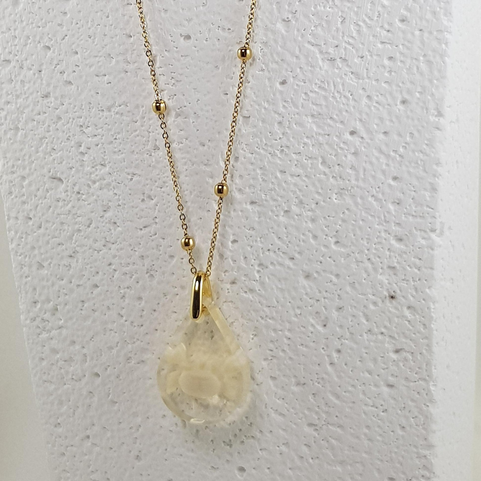 Collier pendentif étrille crabe blanc en résine, bijou fantaisie marine artisanal