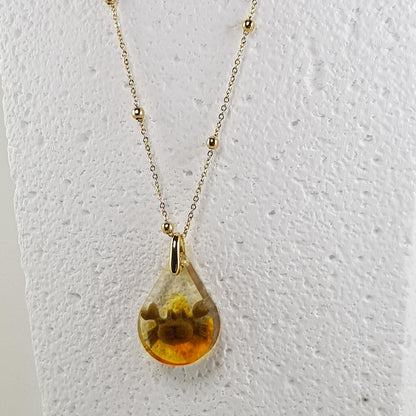 Collier pendentif étrille crabe or léopard en résine, bijou fantaisie marine doré artisanal