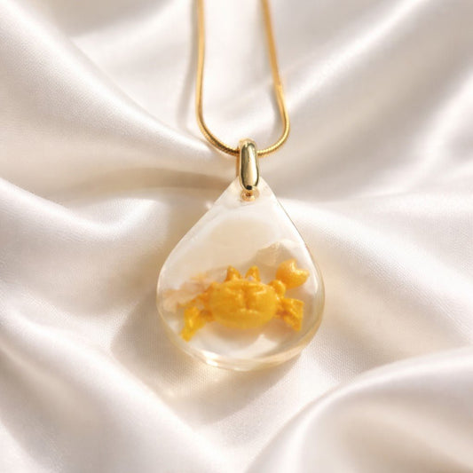 Collier Pendentif Étrille jaune en Résine - Crabe Marin Délicat