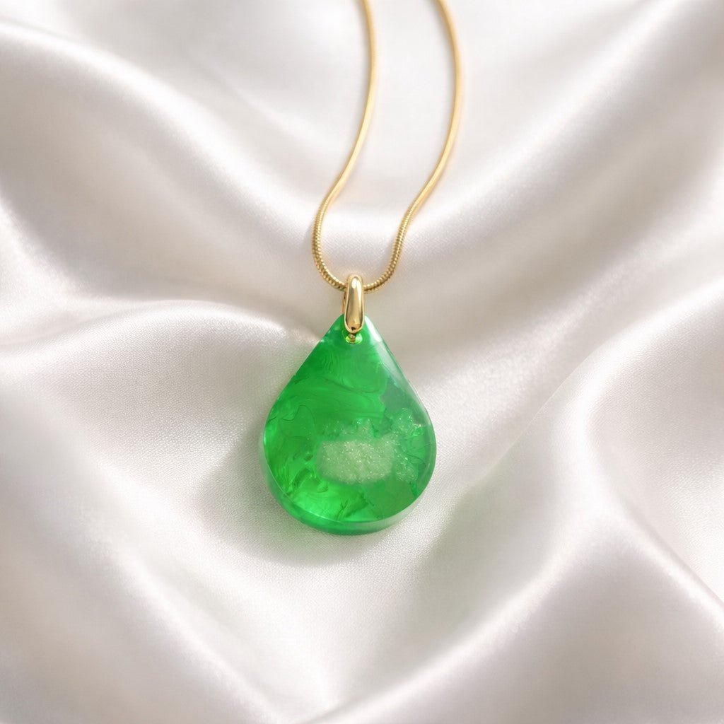Collier Pendentif Étrille Vert Pâle en Résine - Crabe Marin Délicat