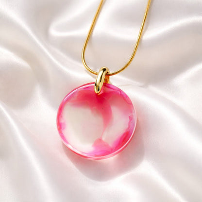 Collier Pendentif Dauphin fushia en Résine - Esprit Marin Joyeux