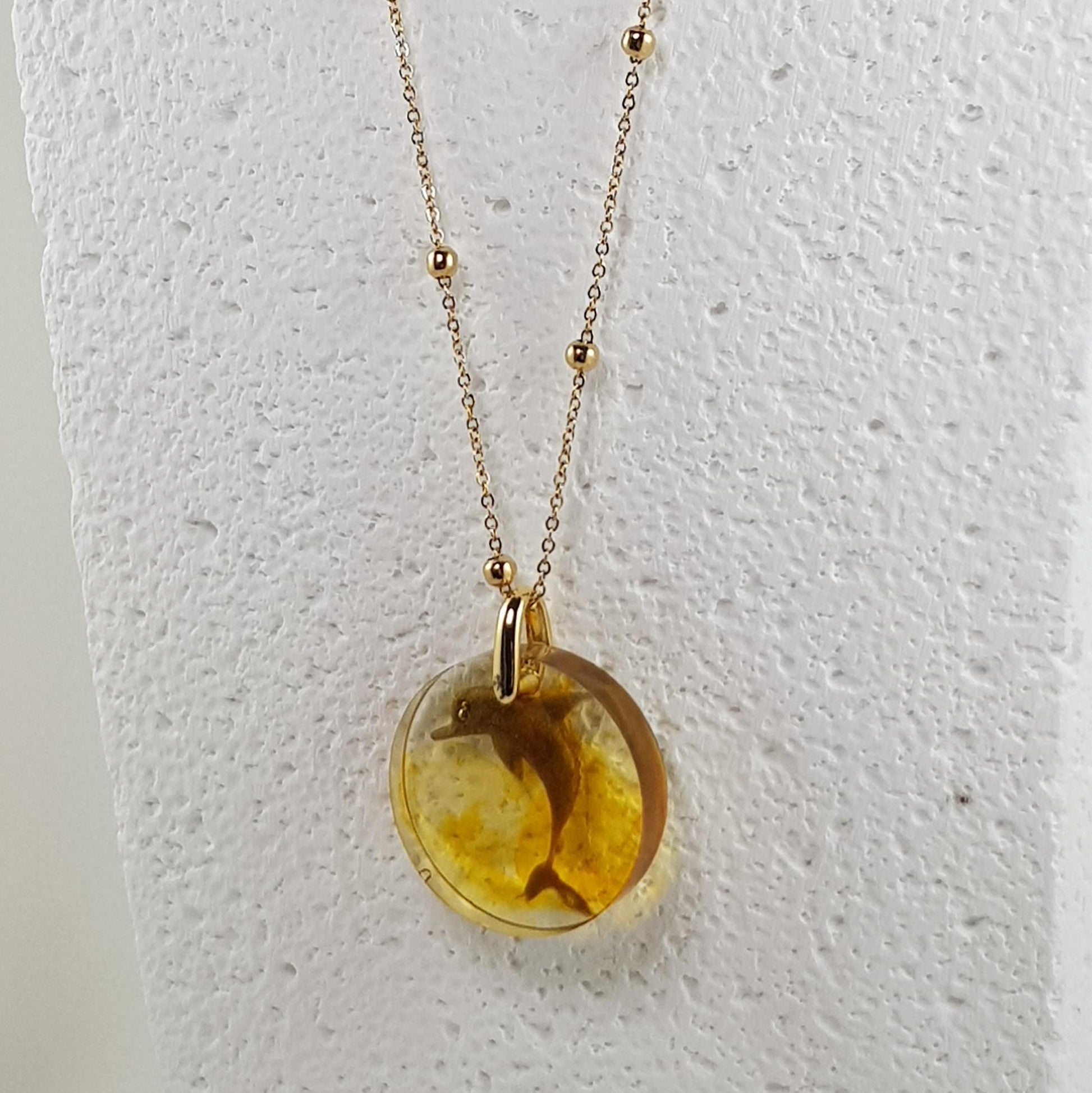 Collier pendentif dauphin or léopard en résine, bijou fantaisie marine doré artisanal