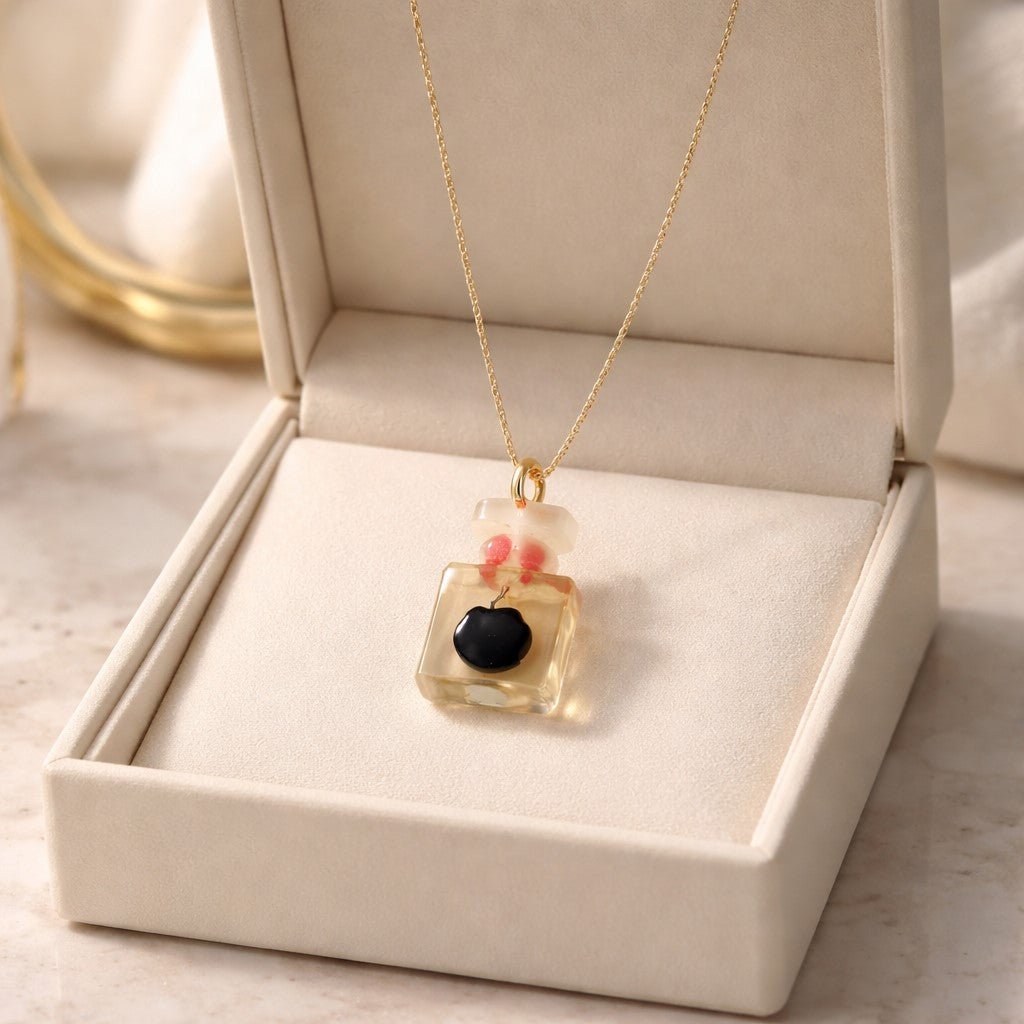 Collier Pendentif Flacon Gaby Noir - Élégance Intemporelle