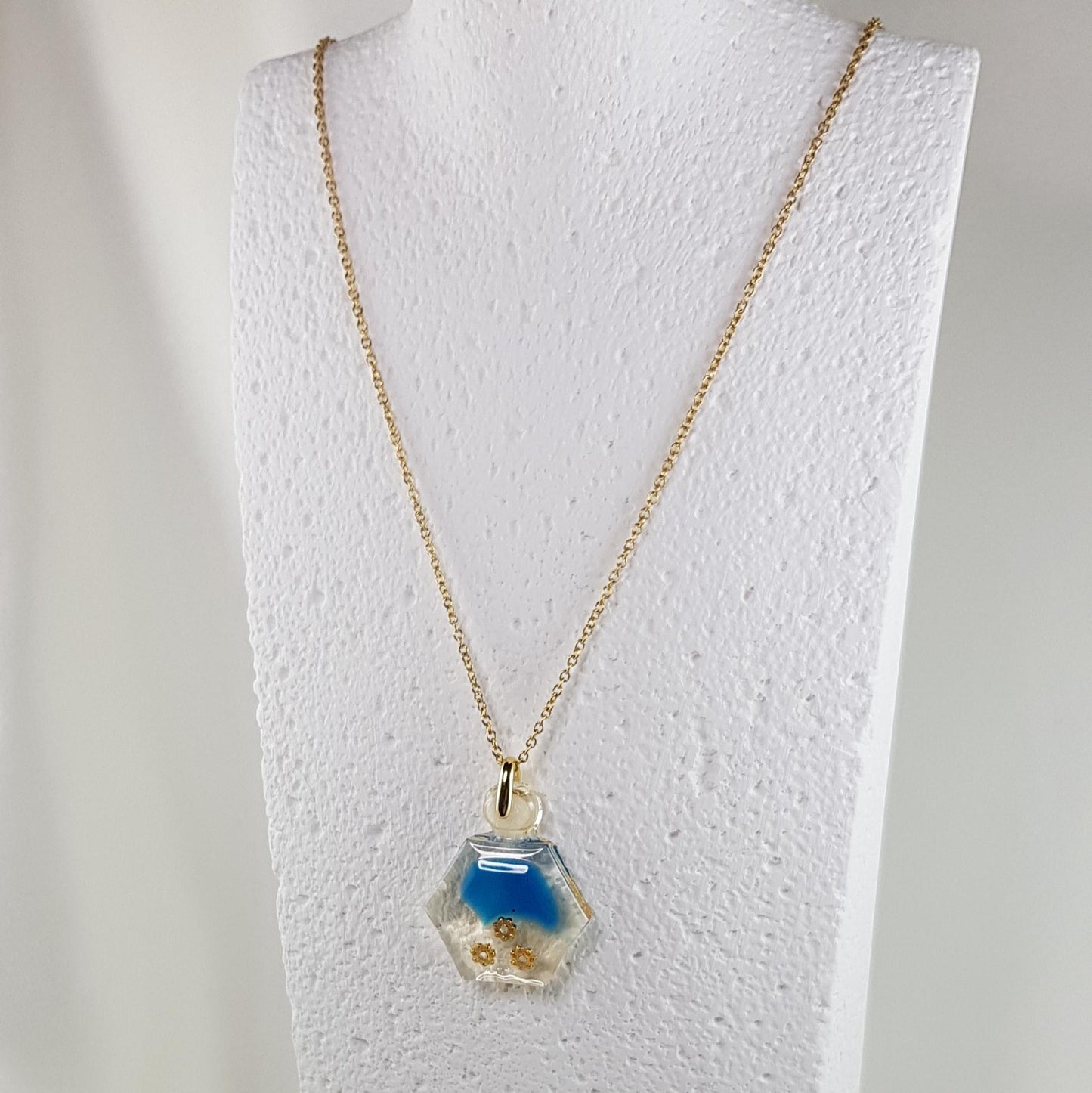 Collier Pendentif Flacon Alvéole Bleu - Élégance Marine - Les Secrets de Louisettecollier