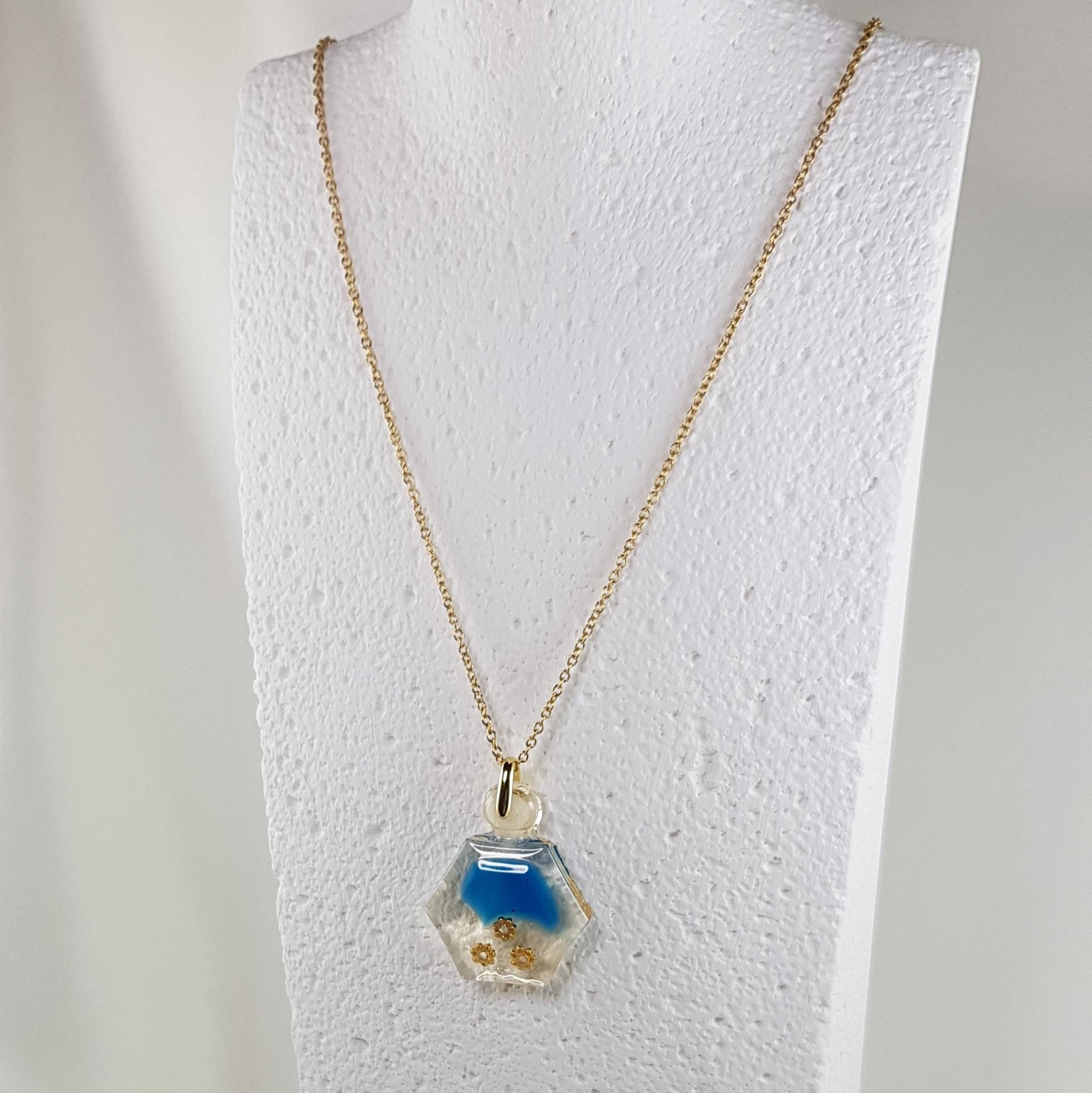 Collier Pendentif Flacon Alvéole Bleu - Élégance Marine - Les Secrets de Louisettecollier