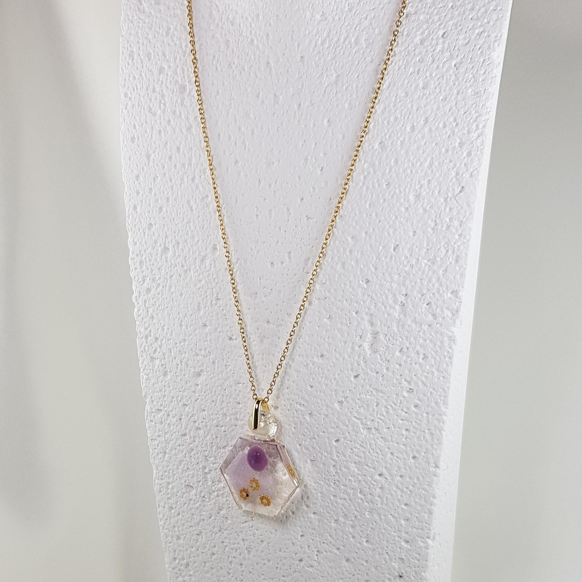 Collier Pendentif Flacon Alvéole Violet - Design Texturé Unique - Les Secrets de Louisettecollier