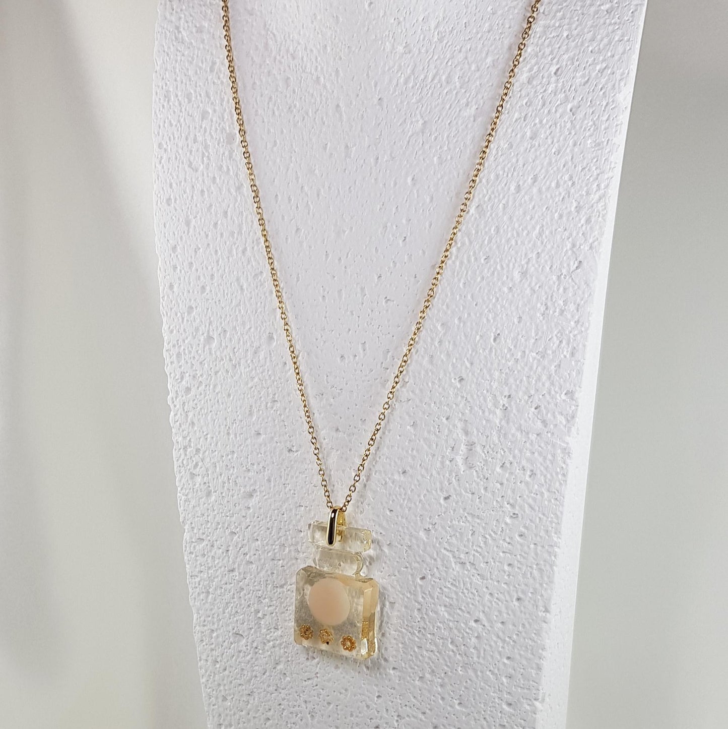 Collier Pendentif Flacon Gaby Poudré - Douceur et Raffinement - Les Secrets de Louisettecollier