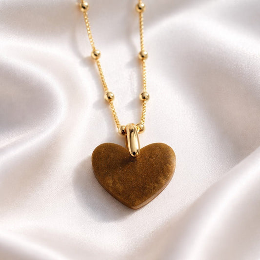 Collier Cœur Or Léopard en Résine - Bijou Artisanal Audacieux