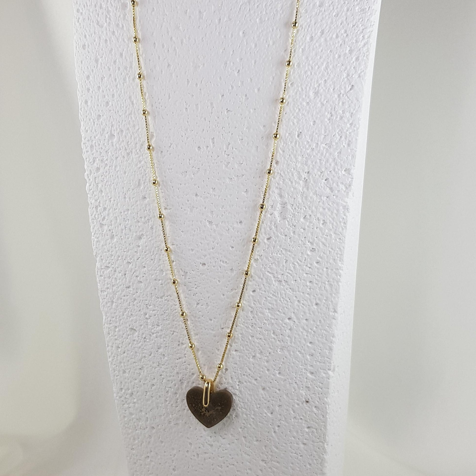 Collier Cœur Or Léopard en Résine - Bijou Artisanal Audacieux - Les Secrets de Louisettecollier