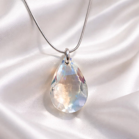 Collier Pendentif Goutte en Cristal - Bijou Feng Shui Élégant