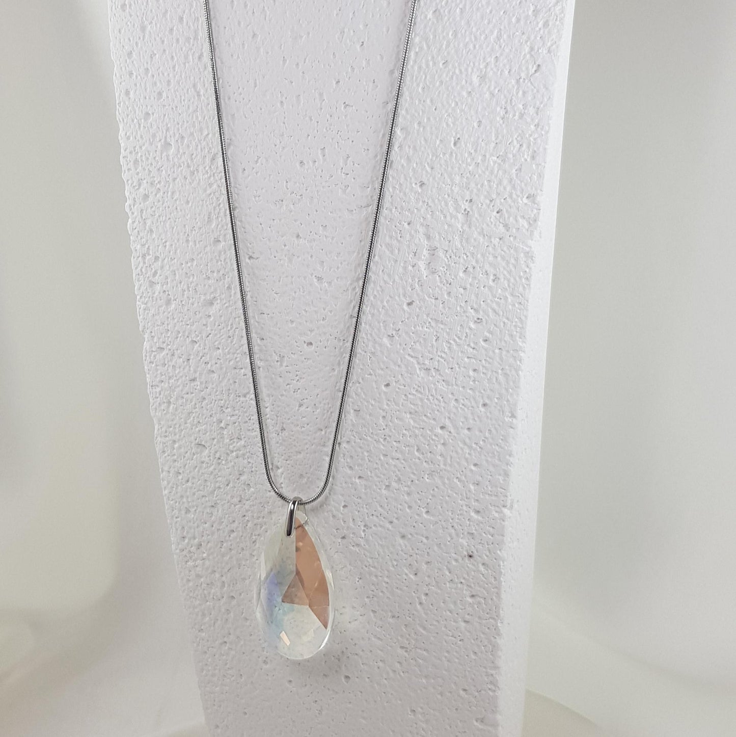Collier Pendentif Goutte en Cristal - Bijou Feng Shui Élégant - Les Secrets de Louisettecollier