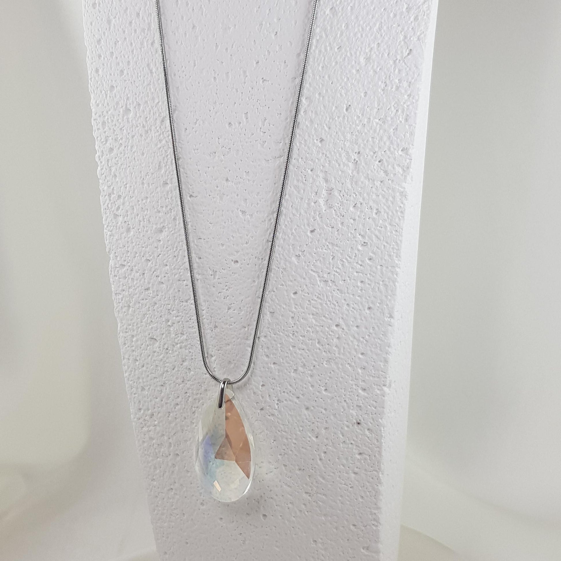 Collier Pendentif Goutte en Cristal - Bijou Feng Shui Élégant - Les Secrets de Louisettecollier