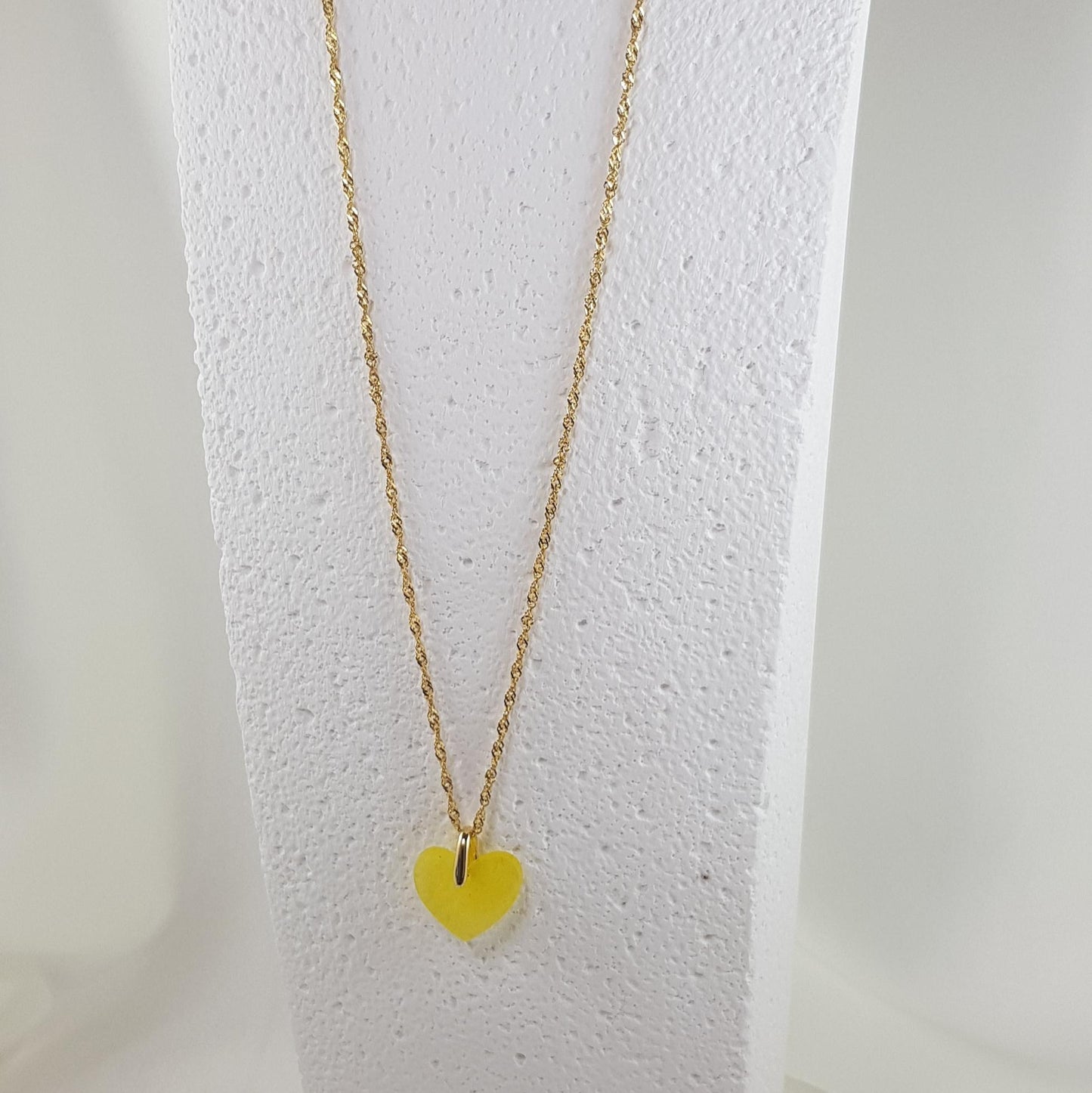 Collier Cœur Citron en Résine - Bijou Artisanal Lumineux - Les Secrets de Louisettecollier
