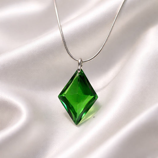 Collier Pendentif Losange en Cristal - Bijou Feng Shui Géométrique
