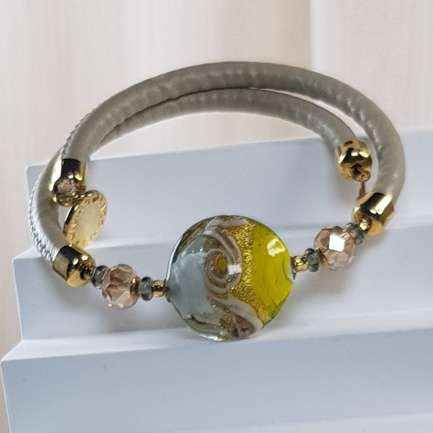 Bracelet murano médaillon moutarde et gris