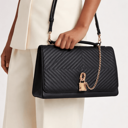 Sac à main Darnel noir 1996 - Élégance intemporelle avec ce sac noir classique en promotion.