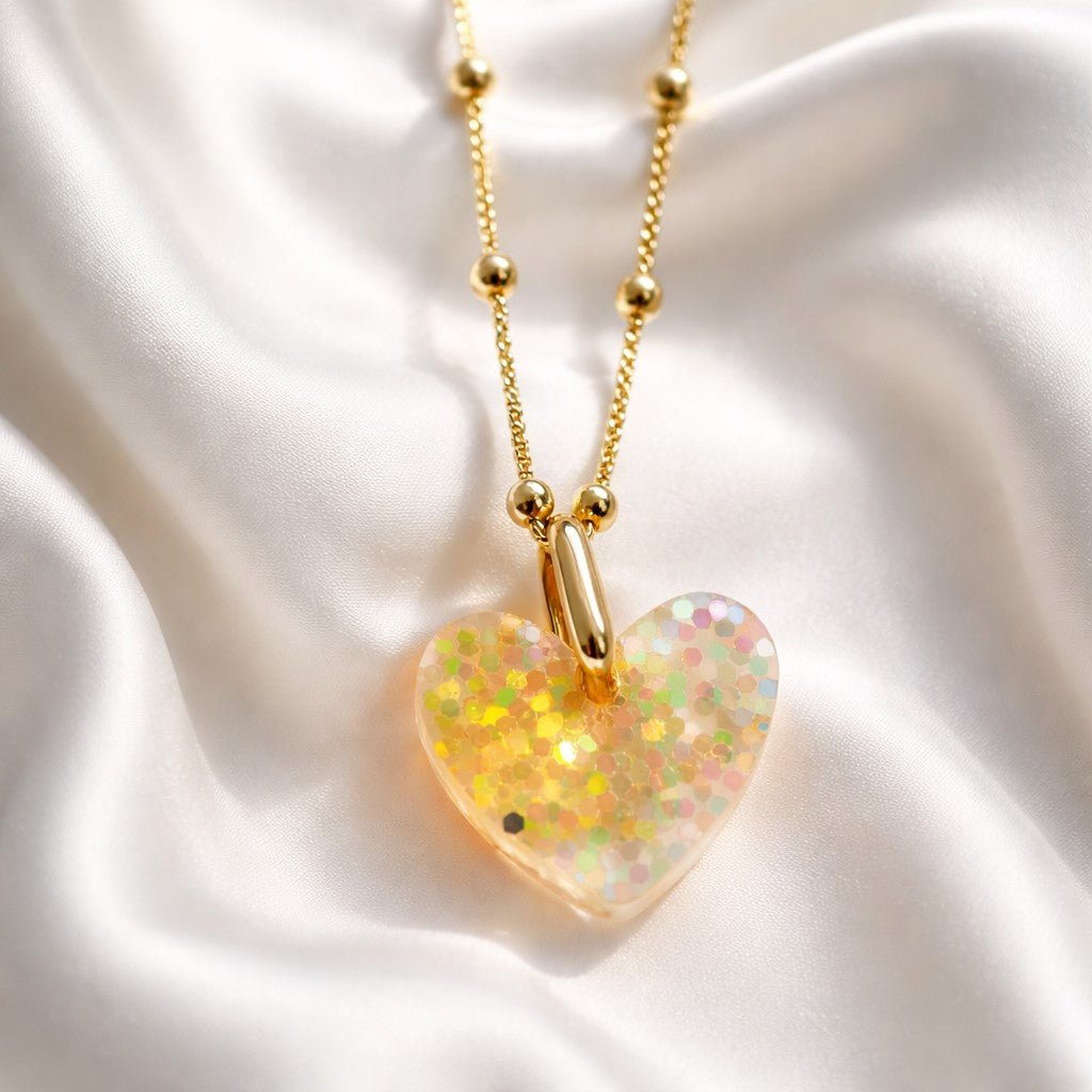 Collier Cœur Corail Pailleté en Résine - Bijou Artisanal Estival