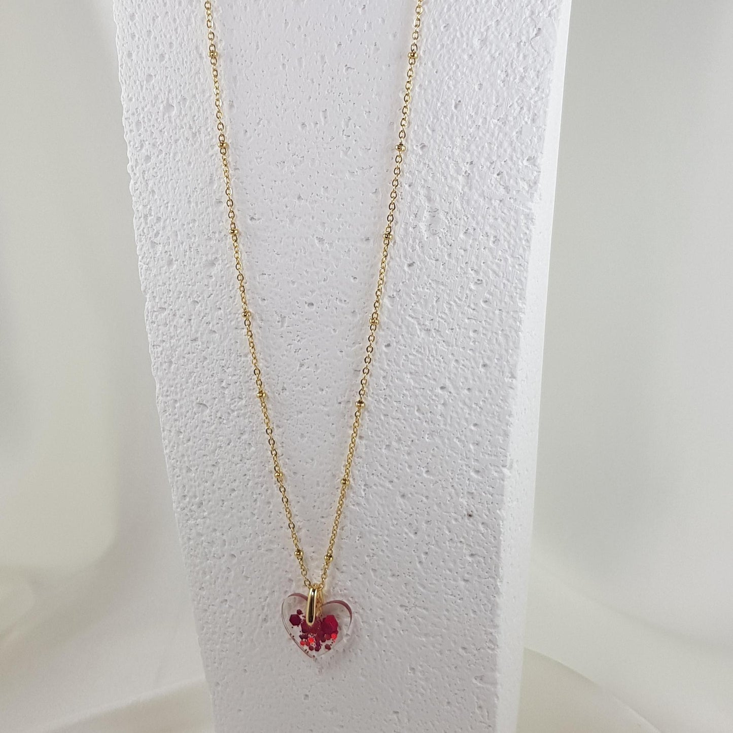 Collier Cœur Rouge en Résine - Bijou Artisanal Passionné - Les Secrets de Louisettecollier