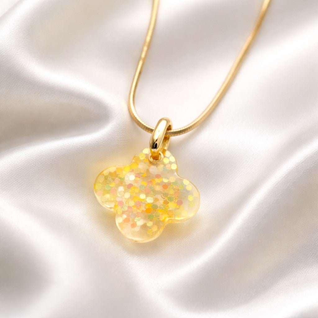 Collier Pendentif Trèfle Alhambra Paillettes Corail - Chaleur et Chance