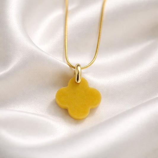 Collier Pendentif Trèfle Alhambra Jaune - Lumière et Prospérité