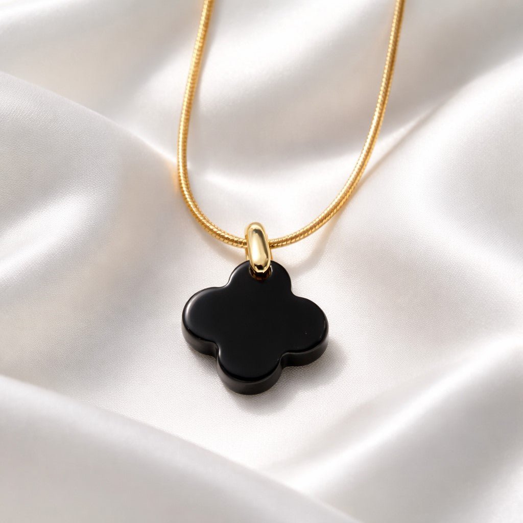 Collier Pendentif Trèfle Alhambra Noir - Élégance Intemporelle