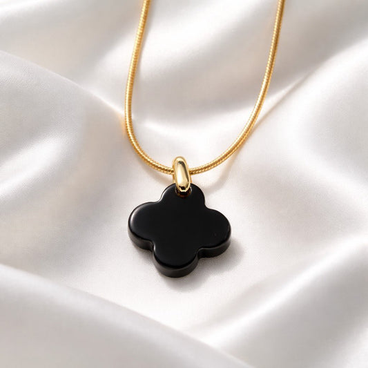 Collier Pendentif Trèfle Alhambra Noir - Élégance Intemporelle