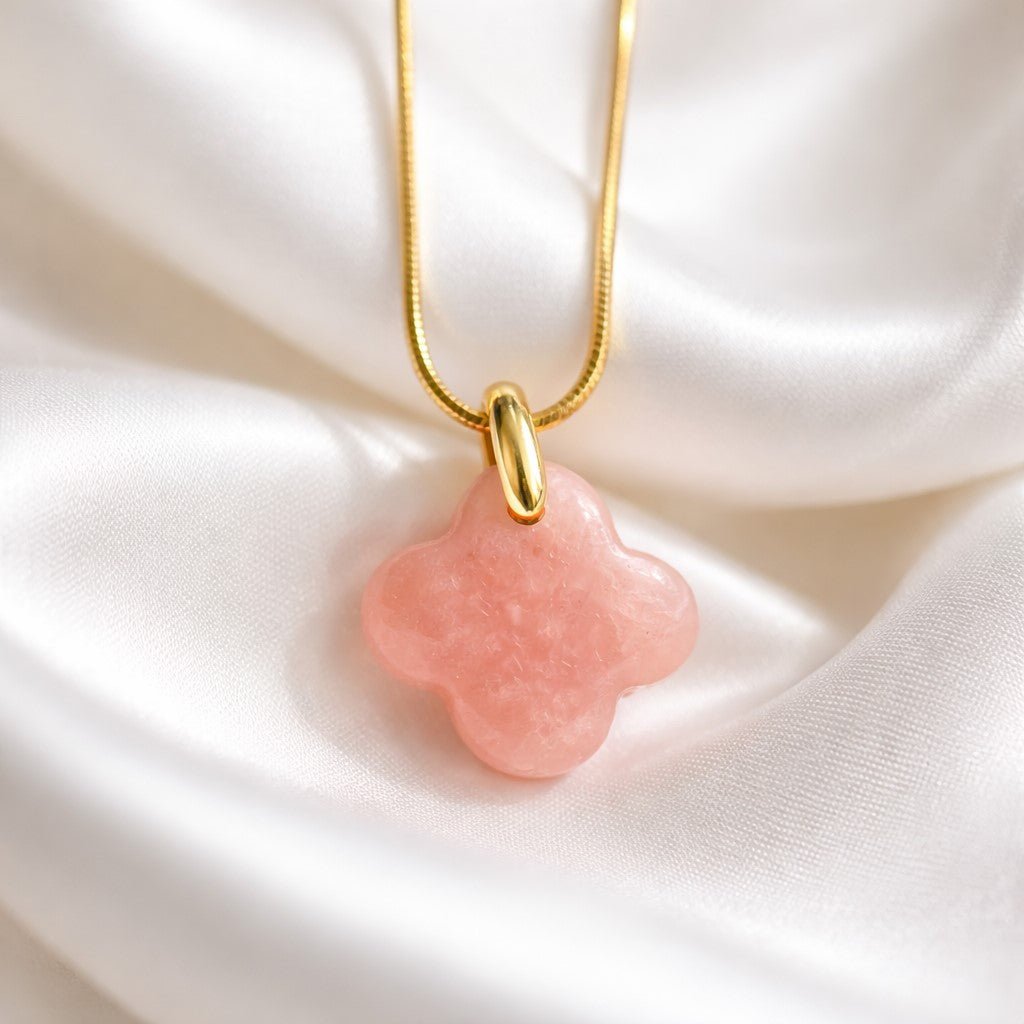 Collier Pendentif Trèfle Alhambra Rose Pâle - Douceur et Chance