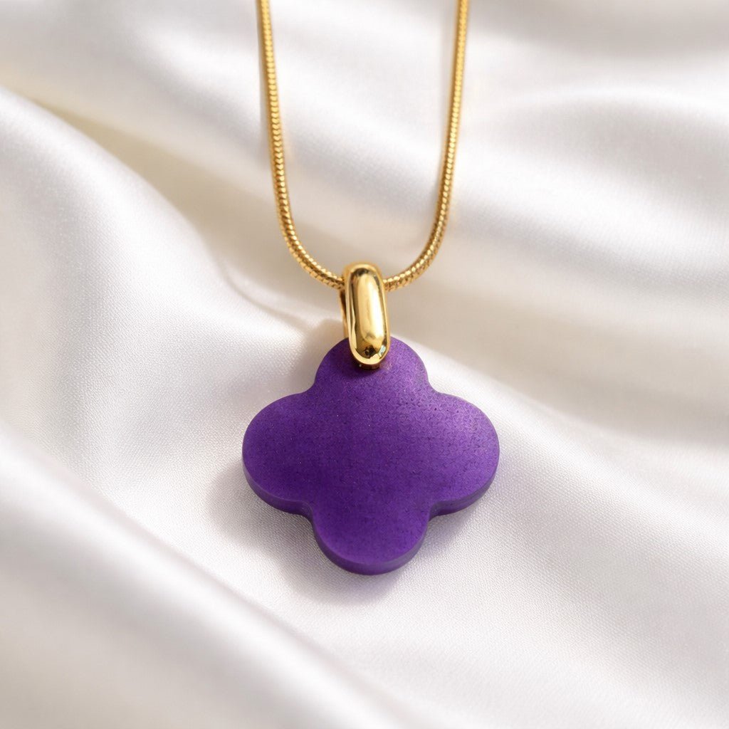 Collier Pendentif Trèfle Alhambra Violet - Symbole de Chance et d'Élégance