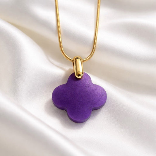 Collier Pendentif Trèfle Alhambra Violet - Symbole de Chance et d'Élégance