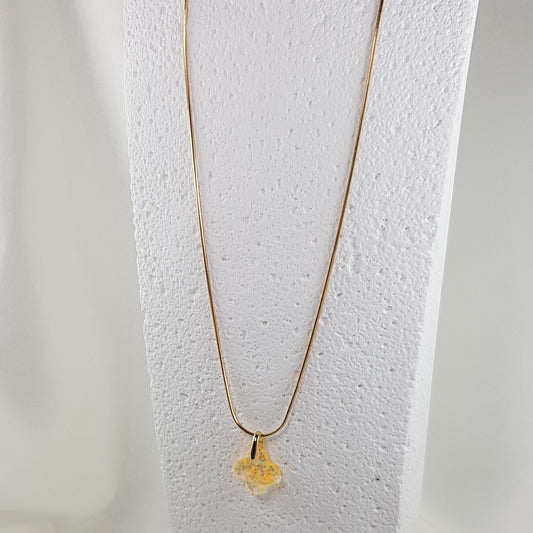 Collier Pendentif Trèfle Alhambra Paillettes Corail - Chaleur et Chance - Les Secrets de Louisettecollier