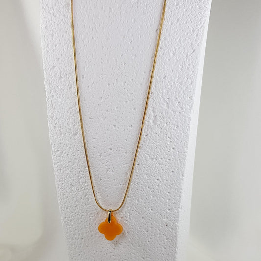 Collier Pendentif Trèfle Alhambra Orange - Énergie et Chance - Les Secrets de Louisettecollier