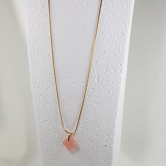 Collier Pendentif Trèfle Alhambra Rose Pâle - Douceur et Chance - Les Secrets de Louisettecollier