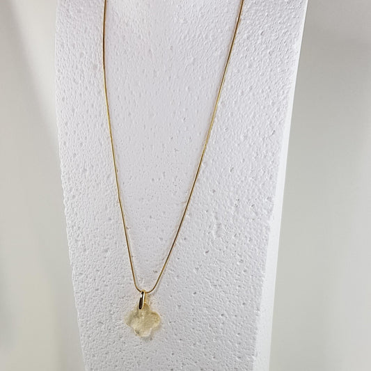 Collier Pendentif Trèfle Alhambra Cristal - Pureté et Chance - Les Secrets de Louisettecollier