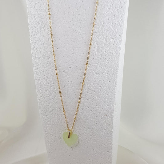Collier Cœur Vert Pâle en Résine - Bijou Artisanal Apaisant - Les Secrets de Louisettecollier